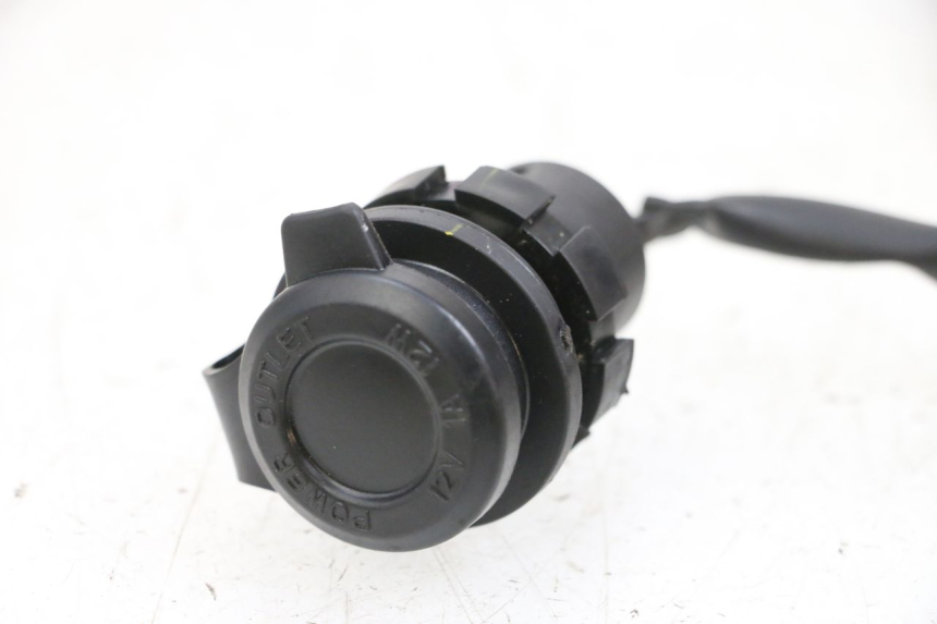 photo de PRISE ALLUME CIGARE YAMAHA NEO'S CORE 1 (2022 - 2026) - Zoom état d’usage