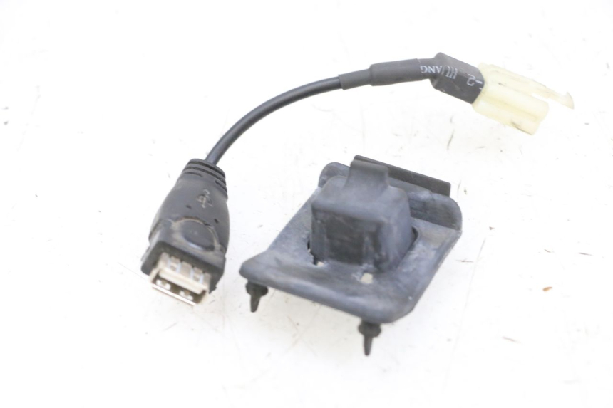 photo de PRISE ALLUME CIGARE PEUGEOT SPEEDFIGHT 4 4T EFI 50 (2021 - 2025) - Vue principale