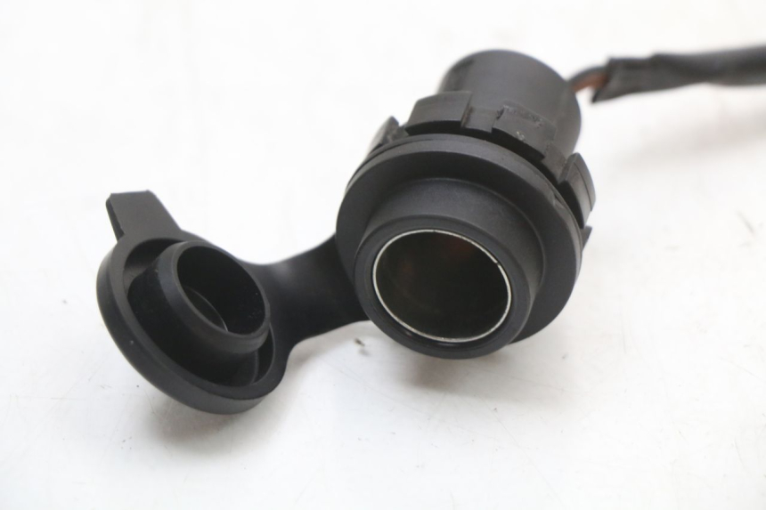 photo de PRISE ALLUME CIGARE YAMAHA XMAX X-MAX ABS 125 (2017 - 2020)