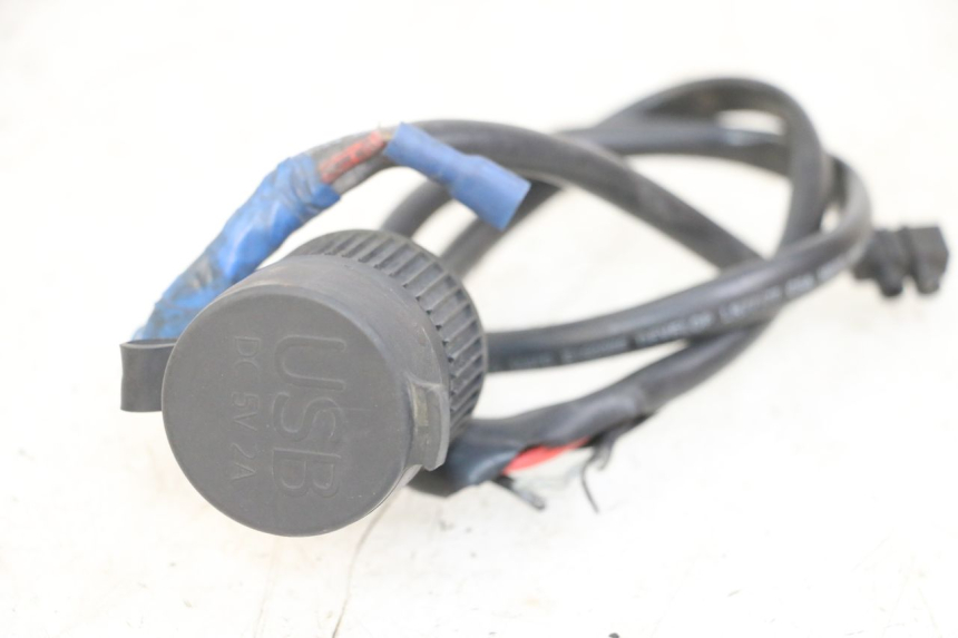 photo de PRISE ALLUME CIGARE PIAGGIO XEVO - X EVO 125 (2007 - 2016) - Détail de la pièce