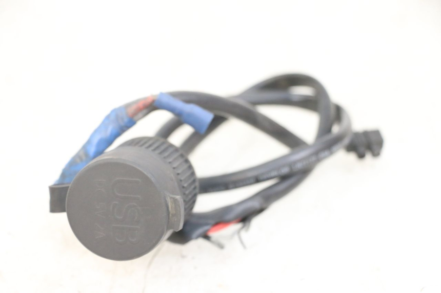 photo de PRISE ALLUME CIGARE PIAGGIO XEVO - X EVO 125 (2007 - 2016) - Zoom état d’usage