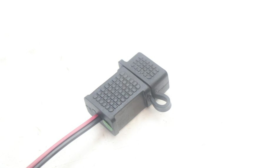 photo de PRISE USB PIAGGIO MP3 500 (2016 - 2018) - Gros plan technique