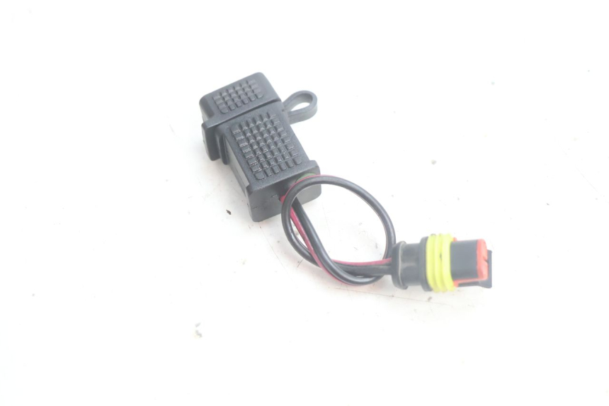 photo de PRISE USB PIAGGIO NEW TYPHOON 50 (2018 - 2021) - Zoom état d’usage