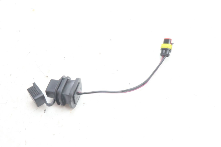 photo de PRISE USB PIAGGIO NEW TYPHOON 50 (2018 - 2021) - Zoom état d’usage