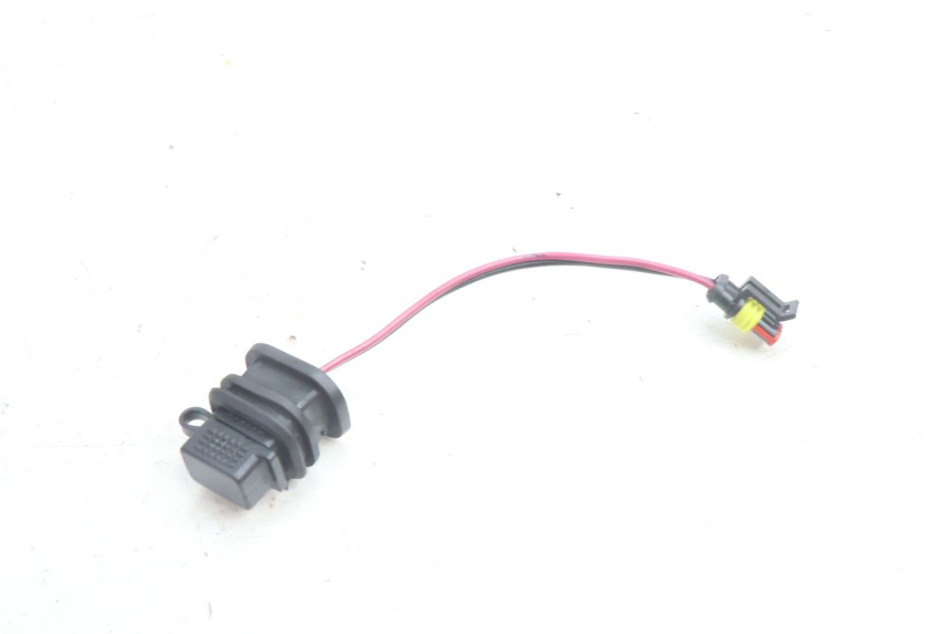 photo de PRISE USB PIAGGIO NEW TYPHOON 50 (2018 - 2021) - Autre angle de vue