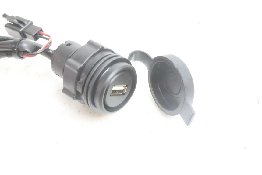 photo de PRISE USB JM MOTORS OLDIES 4T 50 (2010 - 2020) - Détail de la pièce