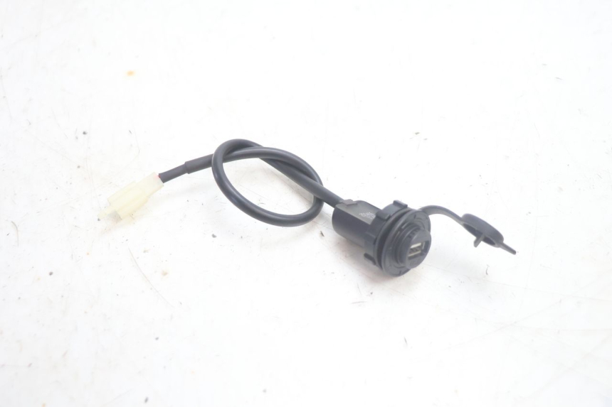 photo de PRISE USB JM MOTORS R-MAX TECH 50 (2024 - 2026) - Vue principale