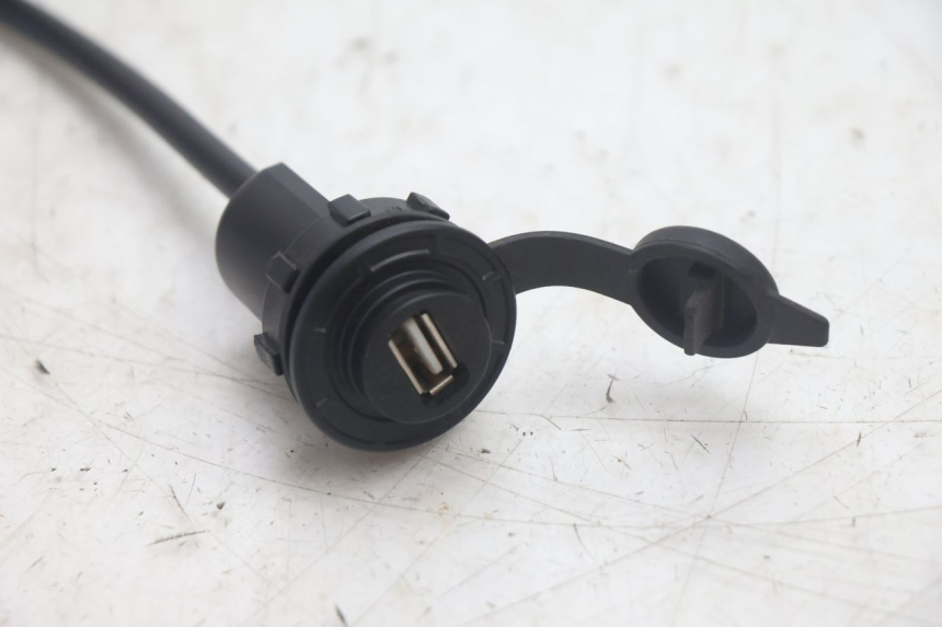 photo de PRISE USB JM MOTORS R-MAX TECH 50 (2024 - 2026) - Détail de la pièce