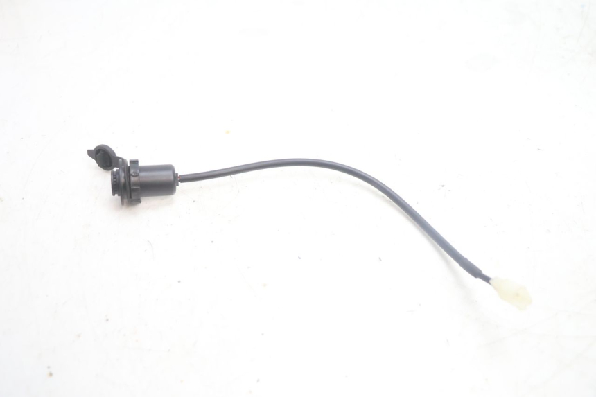photo de PRISE USB JM MOTORS R-MAX TECH 50 (2024 - 2026) - Gros plan technique