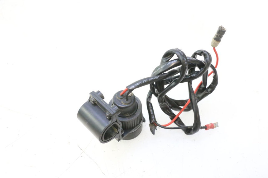 photo de PRISE USB BOOM TRIKE FUN 500 (2004 - 2010) - Détail de la pièce