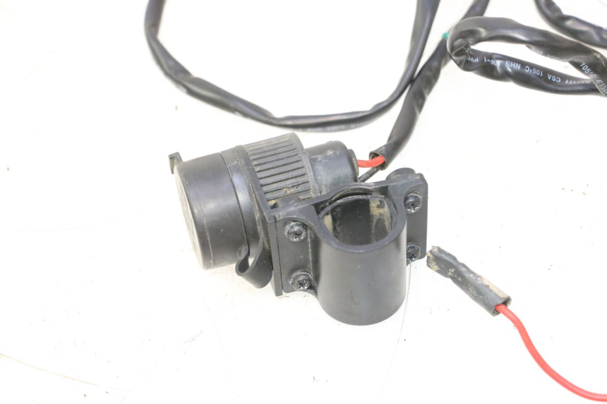 photo de PRISE USB BOOM TRIKE FUN 500 (2004 - 2010) - Gros plan technique