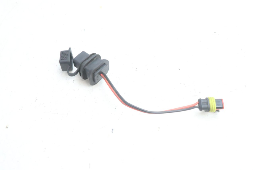 photo de PRISE USB PIAGGIO VESPA PRIMAVERA 2T 50 (2013 - 2018) - Zoom état d’usage