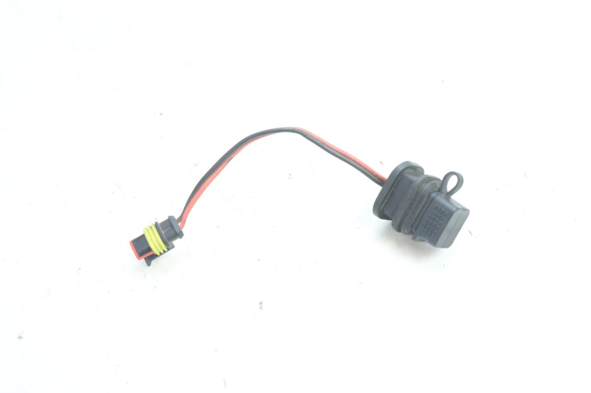photo de PRISE USB PIAGGIO VESPA PRIMAVERA 2T 50 (2013 - 2018) - Autre angle de vue