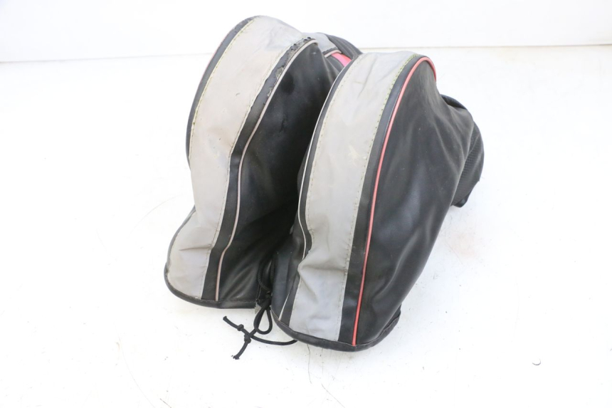 photo de PROTEGE MAIN PIAGGIO ZIP 4T 50 (2018 - 2020) - Détail de la pièce