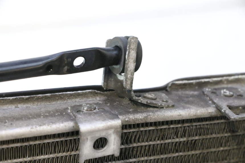 photo de RADIATEUR SUZUKI BURGMAN EXECUTIVE ABS 650 (2006 - 2012) - Zoom composants