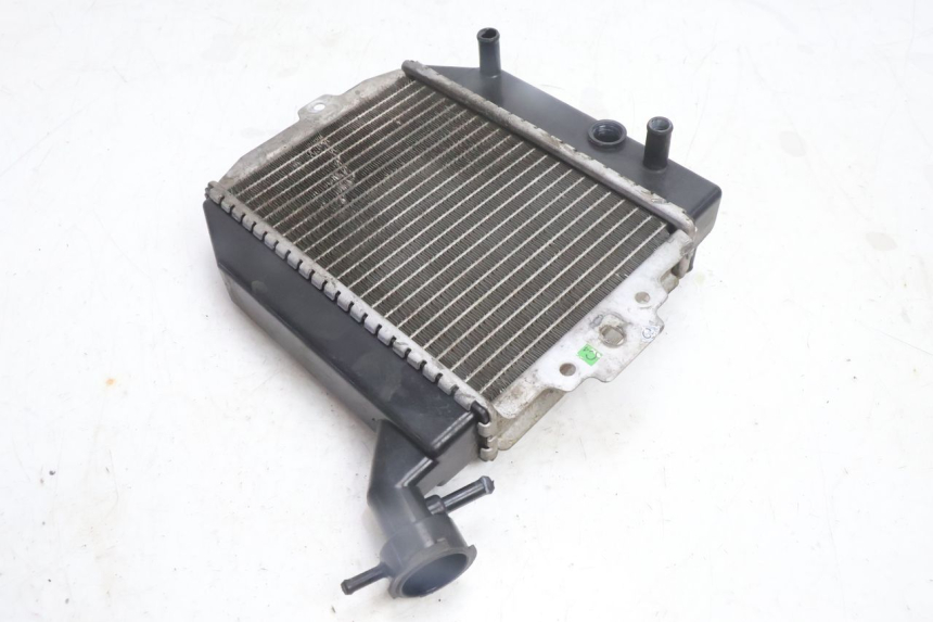 photo de RADIATEUR PEUGEOT CITYSTAR 125 (2011 - 2017) - Autre angle de vue