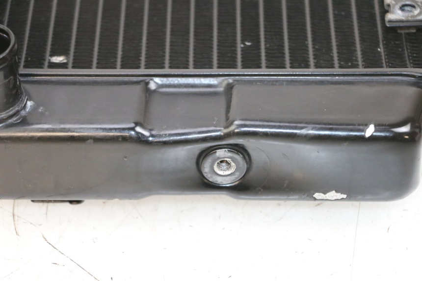 photo de RADIATEUR SUZUKI DL V STROM 1000 (2002 - 2007) - Gros plan technique