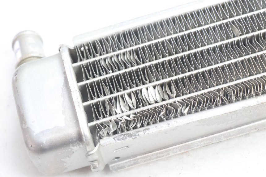 photo de RADIATEUR DROIT PEUGEOT LUDIX BLASTER 50 (2006 - 2014) - Points de fixation