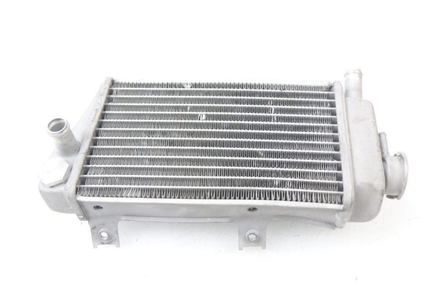 photo de RADIATEUR DROIT ASIAWING NC ENDURO 250 (2015 - 2021) - Gros plan technique