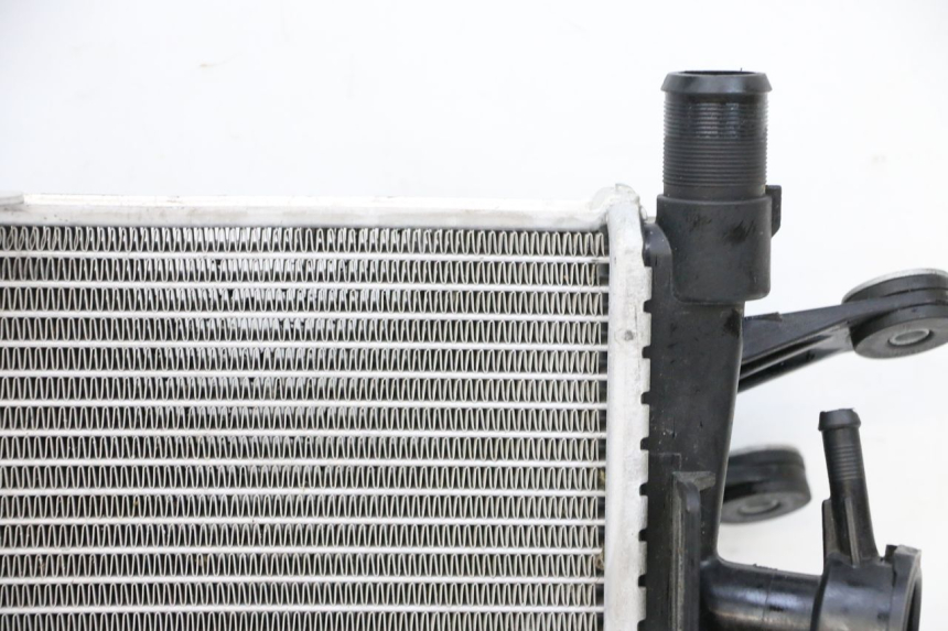 photo de RADIATEUR DROIT BMW R GS 1250 (2021 - 2024) - État de surface