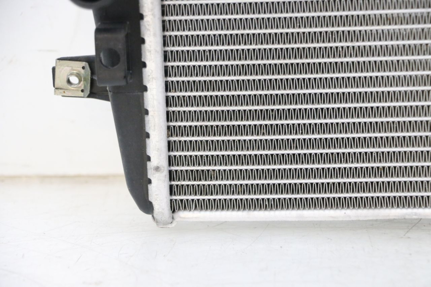 photo de RADIATEUR DROIT BMW R GS 1250 (2021 - 2024) - Marquages et références