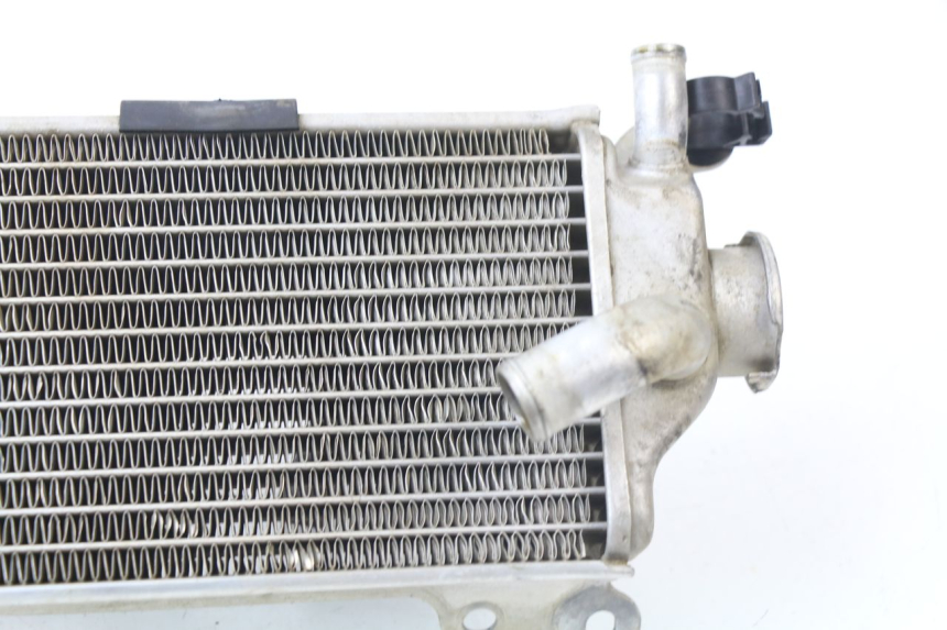 photo de RADIATEUR DROIT YAMAHA YZF YZ-F 450 (2018 - 2021) - État de surface