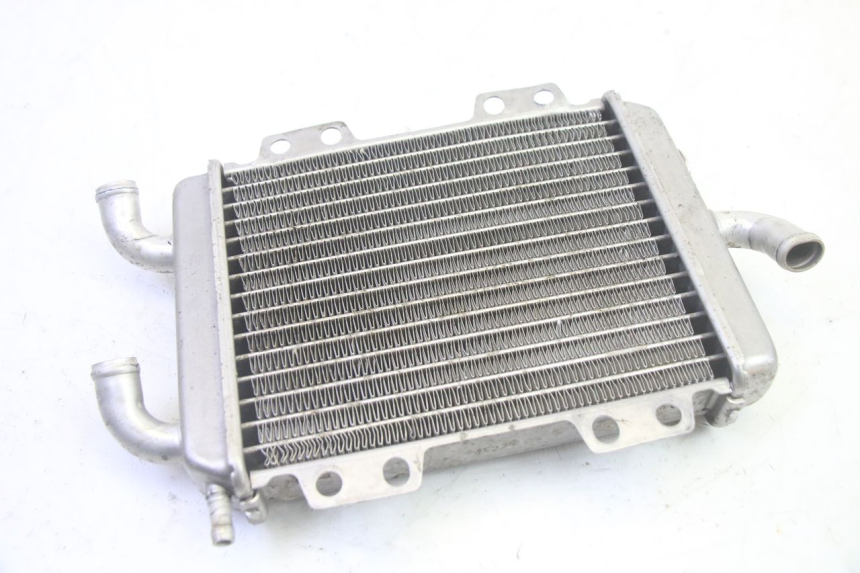 photo de RADIATEUR PEUGEOT ELYSEO 125 (1999 - 2004) - Gros plan technique