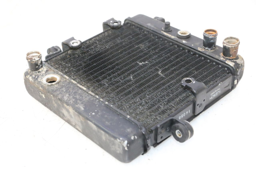photo de RADIATEUR HONDA FES PANTHEON 2T 125 (1998 - 2002) - Gros plan technique