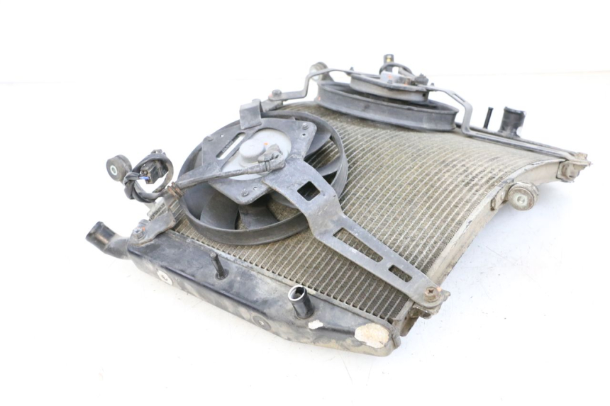 photo de RADIATEUR YAMAHA FJR ABS 1300 (2006 - 2012) - Gros plan technique