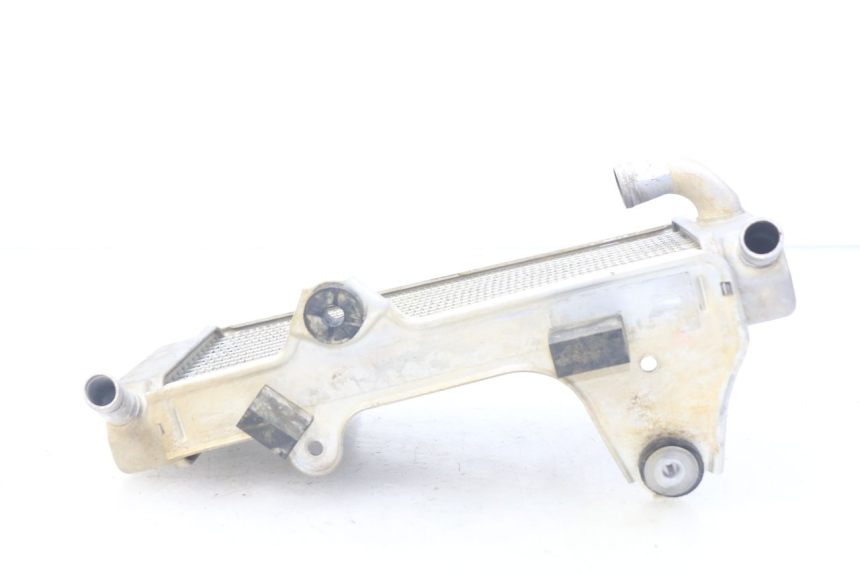 photo de RADIATEUR GAUCHE HONDA CRF 250 (2013 - 2016) - Gros plan technique