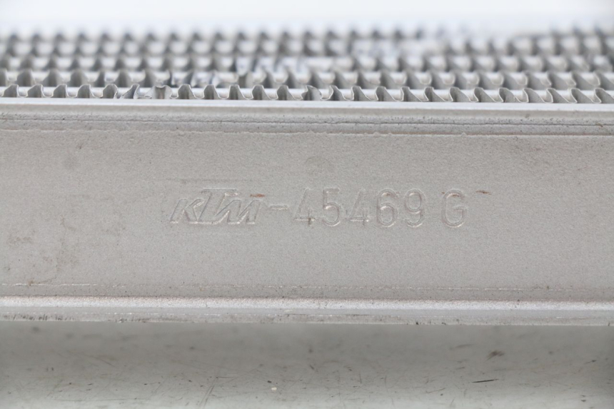 photo de RADIATEUR GAUCHE PEUGEOT LUDIX BLASTER 50 (2006 - 2014)