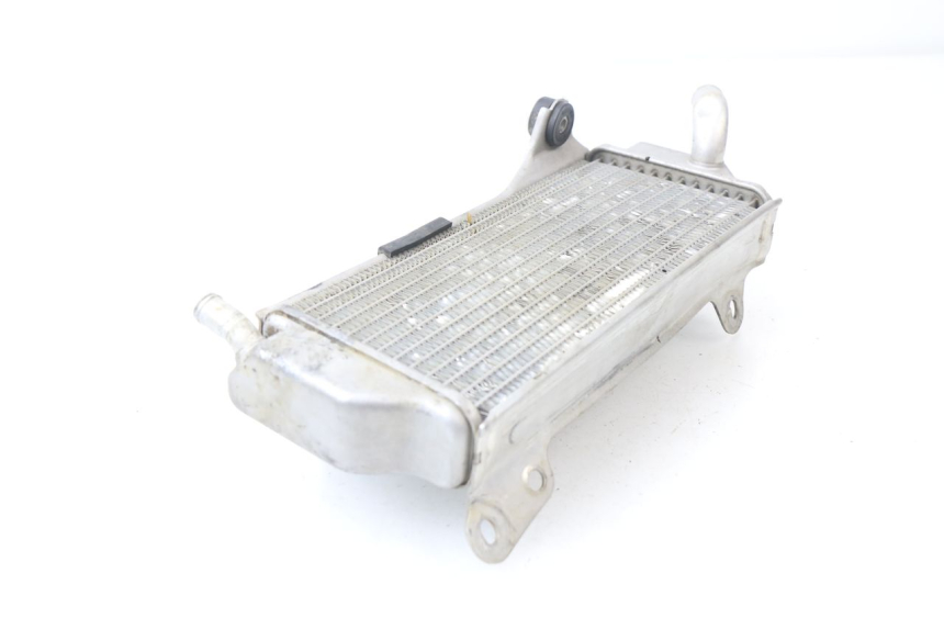 photo de RADIATEUR GAUCHE YAMAHA YZF YZ-F 450 (2018 - 2021) - Gros plan technique