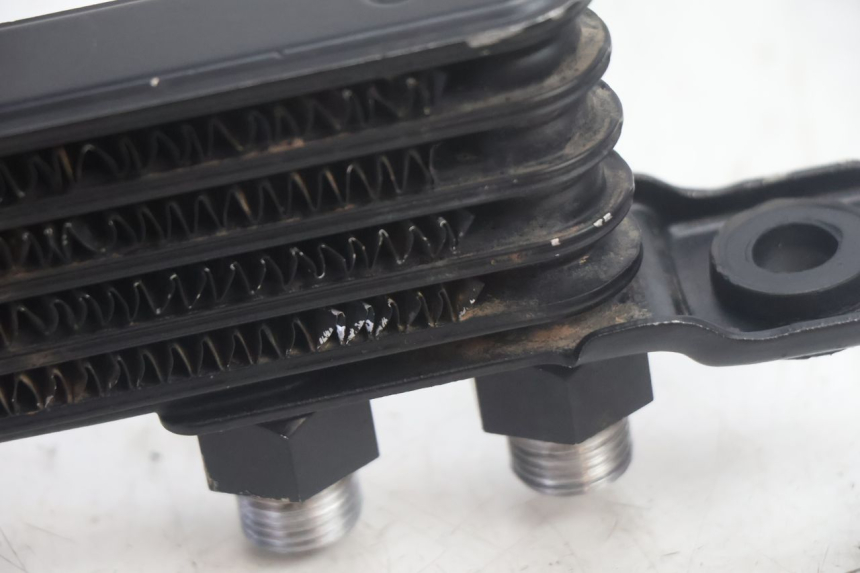photo de RADIATEUR HUILE SUZUKI DR S 600 (1985 - 1989) - Autre angle de vue