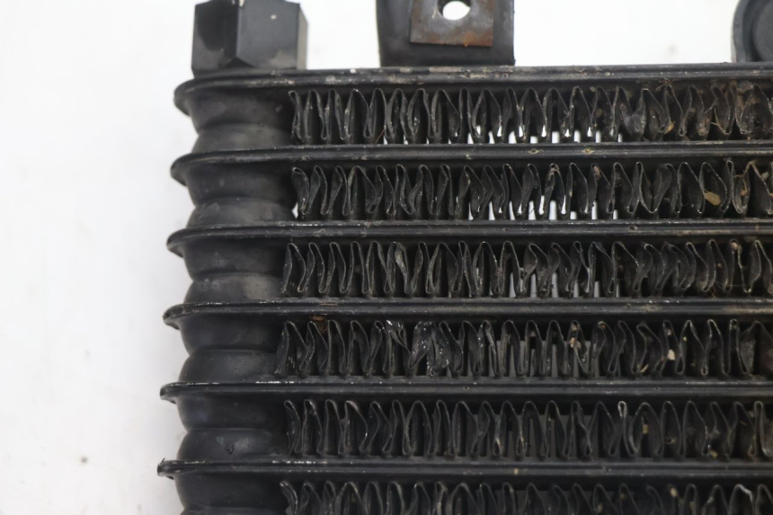 photo de RADIATEUR HUILE KAWASAKI GPX F ZX750F 750 (1986 - 1990) - Gros plan technique