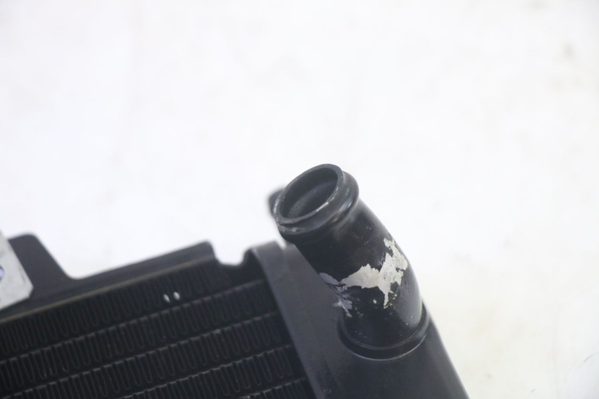 photo de RADIATEUR PIAGGIO MP3 LT 400 (2007 - 2012) - Autre angle de vue