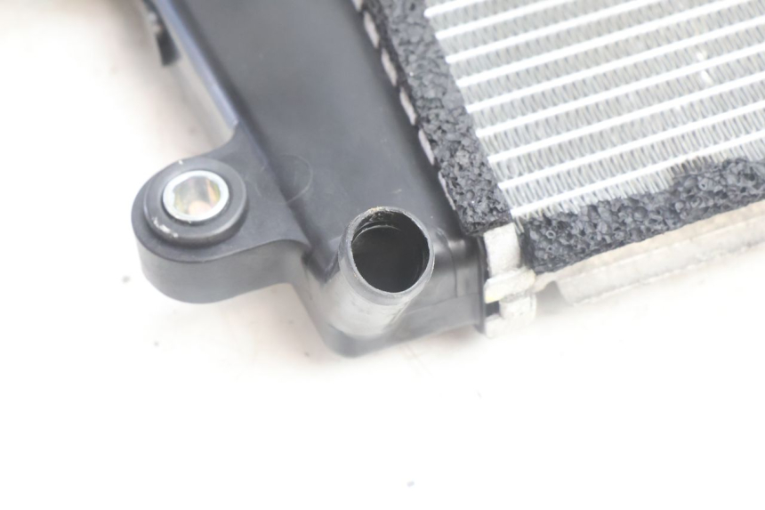 photo de RADIATEUR YAMAHA N-MAX NMAX 125 (2021 - 2024) - Autre angle de vue