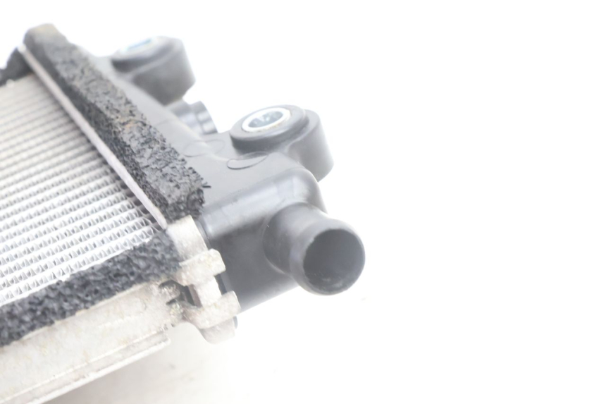 photo de RADIATEUR YAMAHA N-MAX NMAX 125 (2021 - 2024) - Gros plan technique