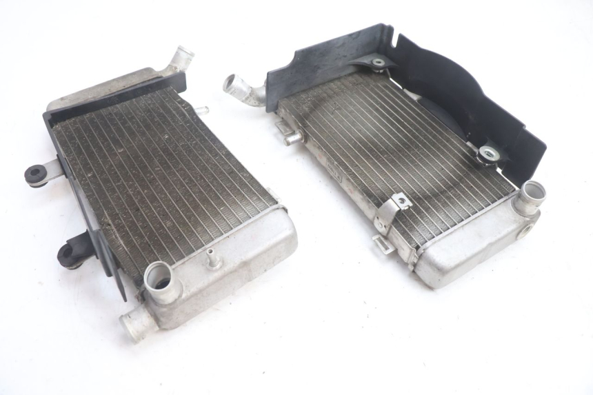 photo de RADIATEUR HONDA VFR FI RC46 800 (1998 - 2001) - Zoom état d’usage