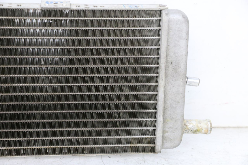 photo de RADIATEUR YAMAHA YP MAJESTY 125 (2002 - 2006) - État de surface