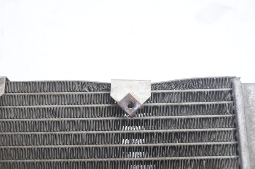 photo de RADIATEUR YAMAHA YP MAJESTY 125 (2002 - 2006) - Gros plan technique