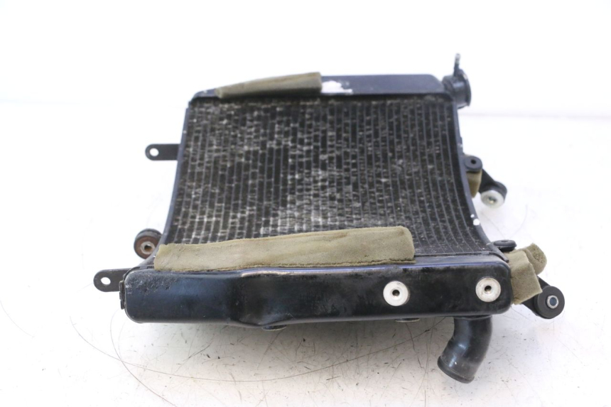 photo de RADIATEUR YAMAHA YZF R6 600 (2008 - 2009) - Vue rapprochée