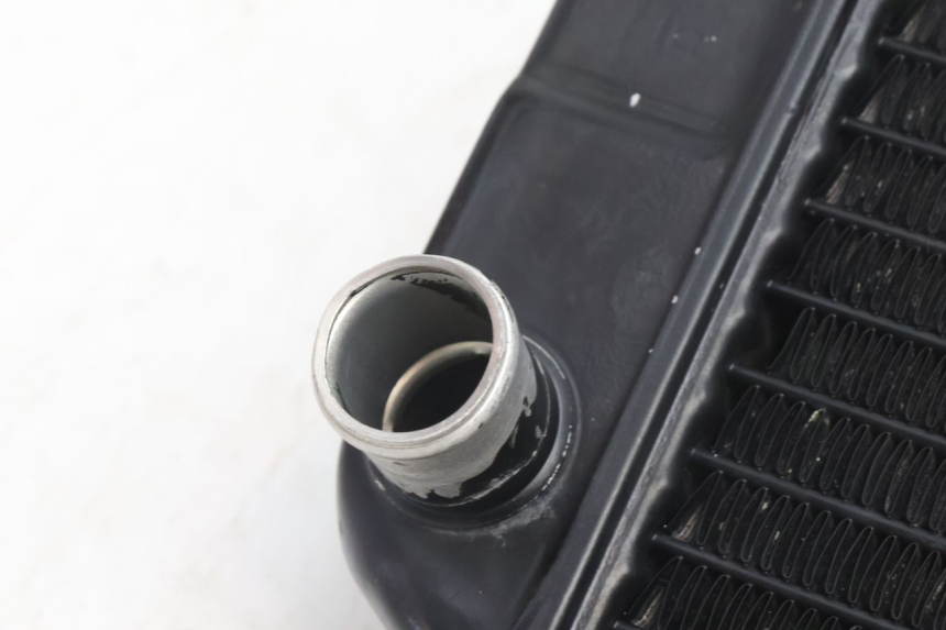 photo de RADIATEUR KAWASAKI ZZR 600 (1995 - 2004) - Gros plan technique