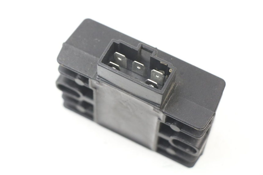 photo de REGULATEUR CHARGE YAMAHA AEROX 4 50 (2018 - 2020) - Autre angle de vue