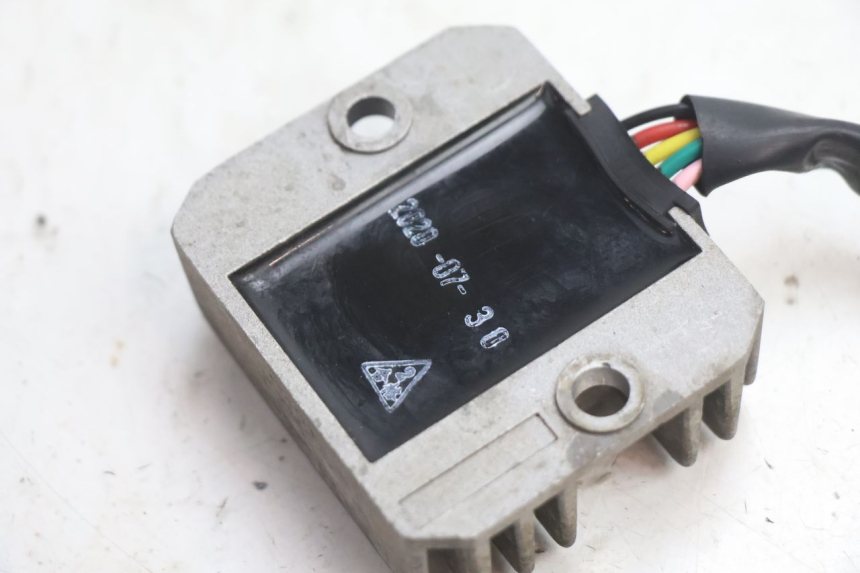 photo de REGULATEUR CHARGE KYMCO AGILITY 4T 50 (2018 - 2022) - Autre angle de vue