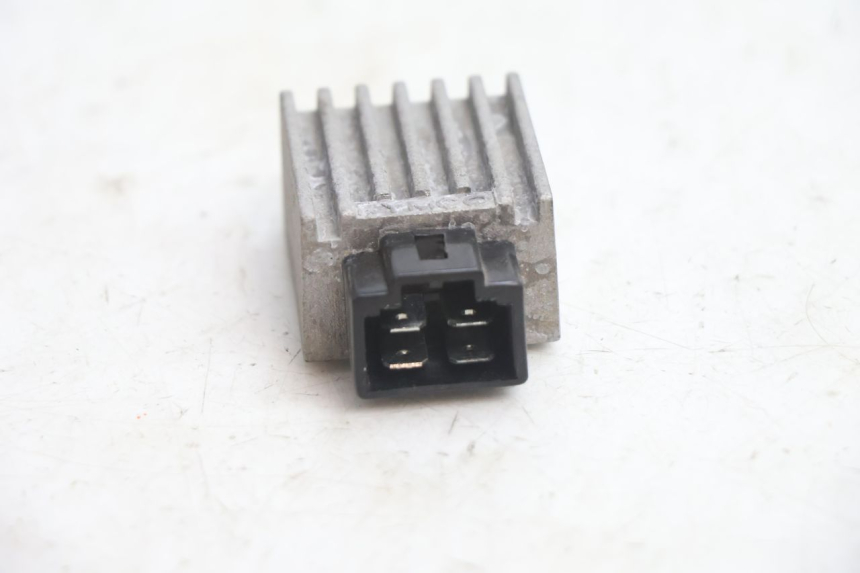 photo de REGULATEUR CHARGE KYMCO AGILITY PREMIUM 50 (2007 - 2010) - Autre angle de vue
