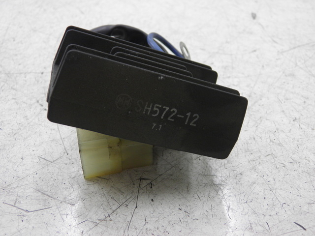 photo de REGULATEUR CHARGE APRILIA LEONARDO 125 (1999 - 2001)
