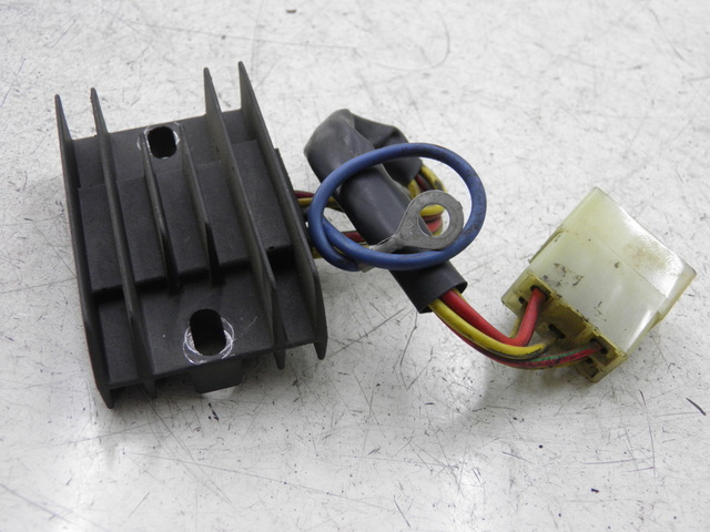photo de REGULATEUR CHARGE APRILIA LEONARDO 125 (1999 - 2001)