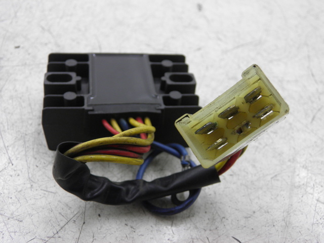 photo de REGULATEUR CHARGE APRILIA LEONARDO 125 (1999 - 2001)