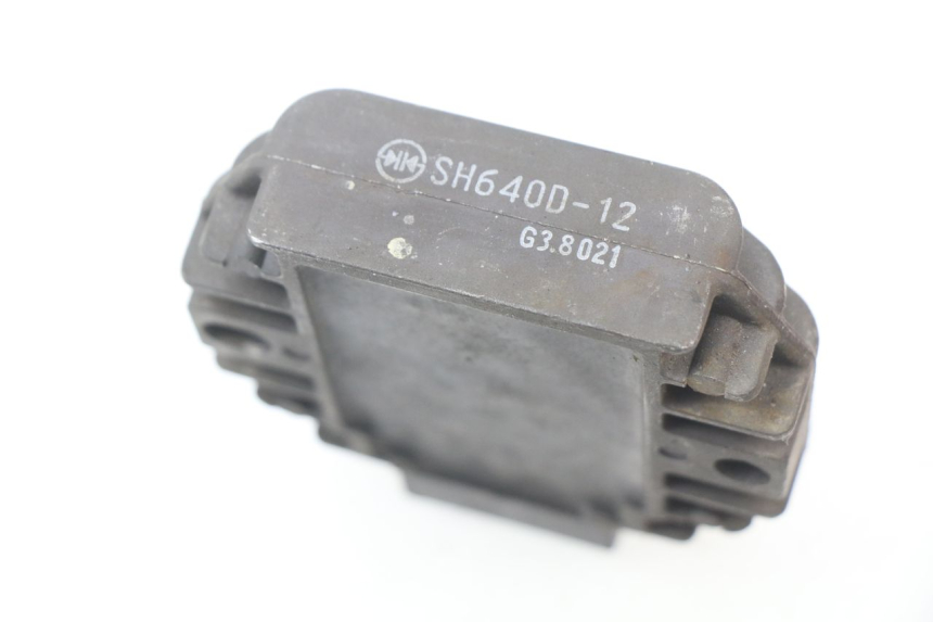 photo de REGULATEUR CHARGE PIAGGIO BEVERLY 125 (1998 - 2005)