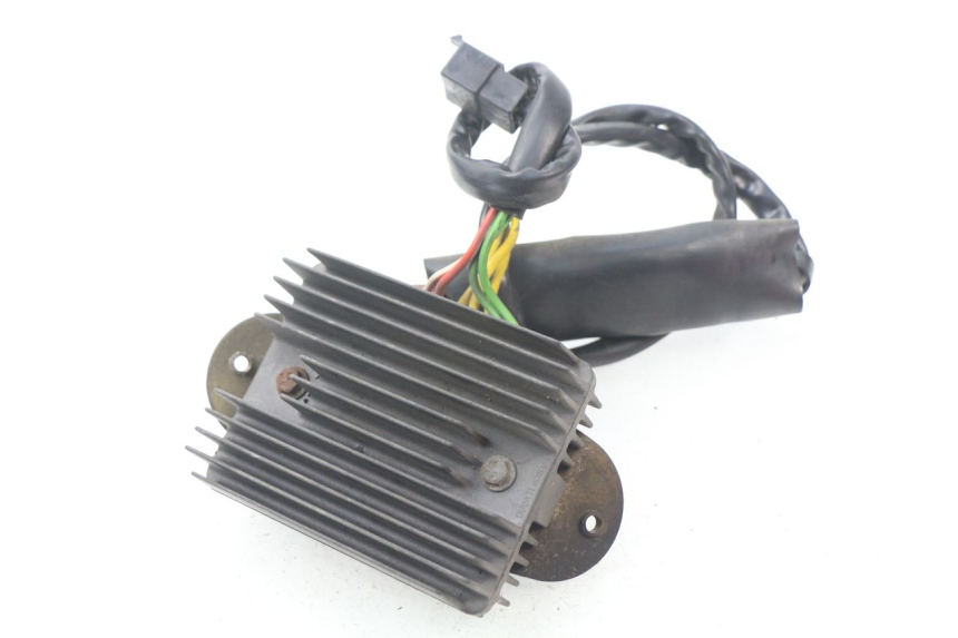 photo de REGULATEUR CHARGE PIAGGIO BEVERLY 500 (2003 - 2007) - Vue principale